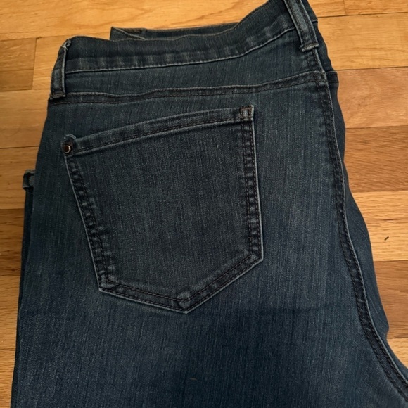 DKNY Jeans Soho Boot Women’s size 10  Dark Wash Denim Mid Rise Bootcut - Picture 3 of 4